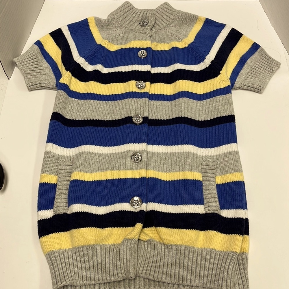 Girls Gymboree sweater! Beautiful button detail!